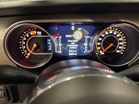 Used 2021 Jeep Wrangler Unlimited Sahara AWD/4WD image 31