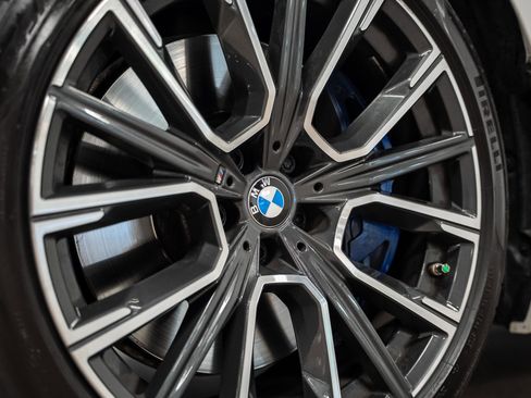 Used 2022 BMW 750i xDrive w/ M Sport Package image 6