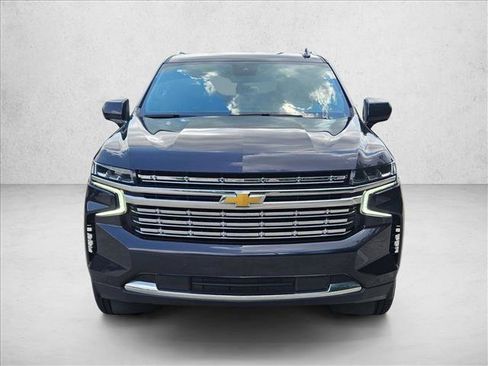 Used 2024 Chevrolet Suburban LT RWD image 2