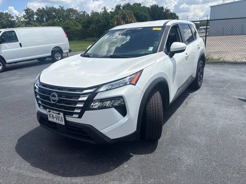 Used 2024 Nissan Rogue SV FWD image 1