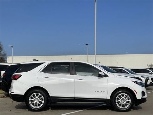 Used 2023 Chevrolet Equinox LT image 3