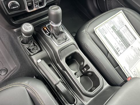 New 2026 Jeep Gladiator Sahara image 4