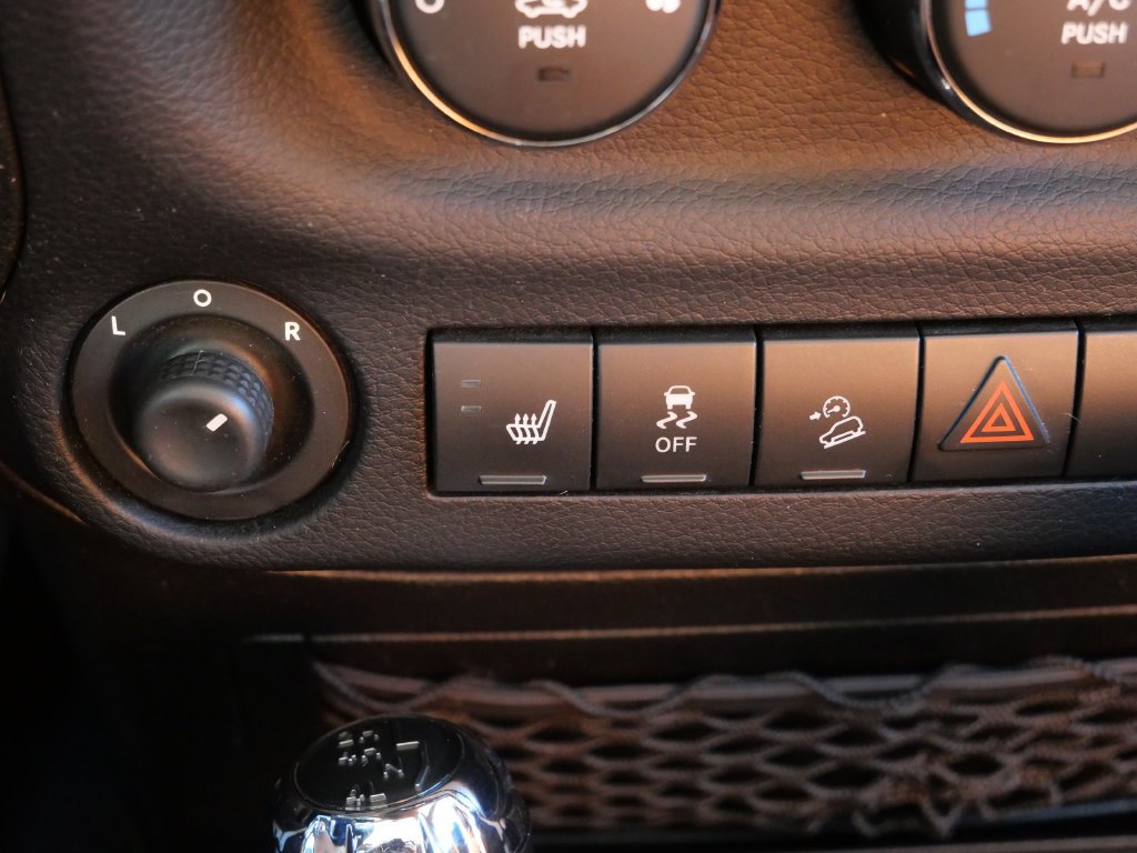 Used 2012 Jeep Wrangler Unlimited Sahara w/ Max Tow Pkg AWD/4WD image 26
