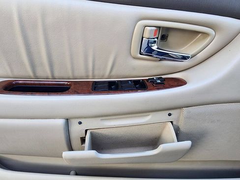 Used 2003 Toyota Avalon XLS image 32