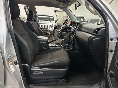 Used 2017 Toyota 4Runner TRD Off-Road AWD/4WD image 19