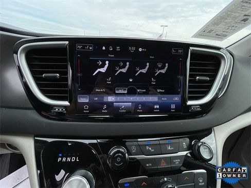 Used 2024 Chrysler Pacifica Touring-L image 22