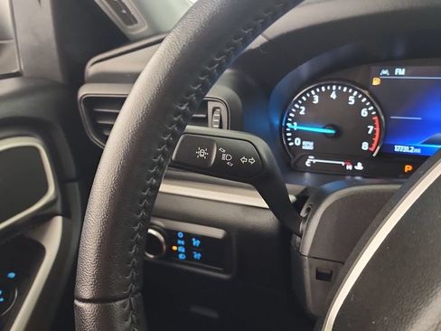 Used 2023 Ford Explorer XLT AWD/4WD image 18