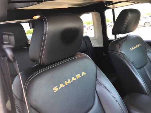 Used 2016 Jeep Wrangler Unlimited Sahara w/ Dual Top Group AWD/4WD image 12