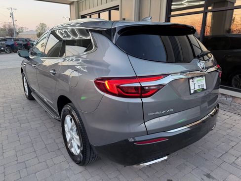 Used 2020 Buick Enclave Essence w/ LPO, Luxury Package image 4