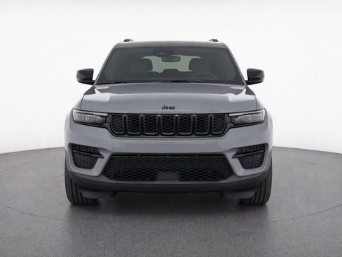 Used 2024 Jeep Grand Cherokee Altitude RWD image 5