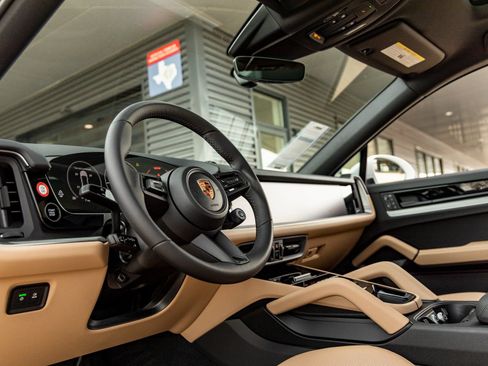 New 2026 Porsche Cayenne Coupe image 4