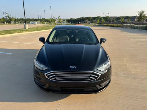 Used 2018 Ford Fusion SE w/ Fusion SE Technology Package FWD image 7