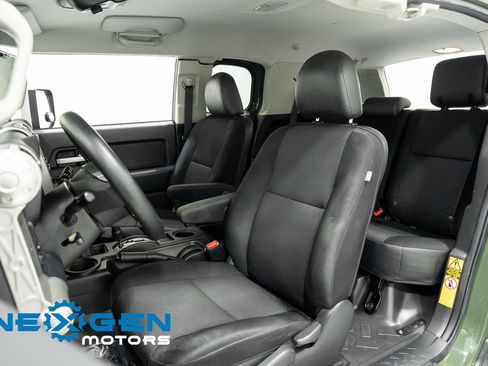 Used 2014 Toyota FJ Cruiser 4WD image 24