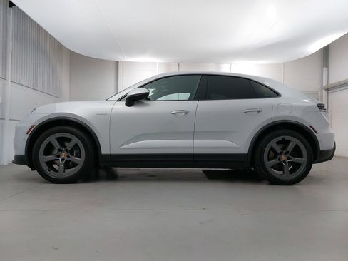 Used 2025 Porsche Macan Electric RWD image 2