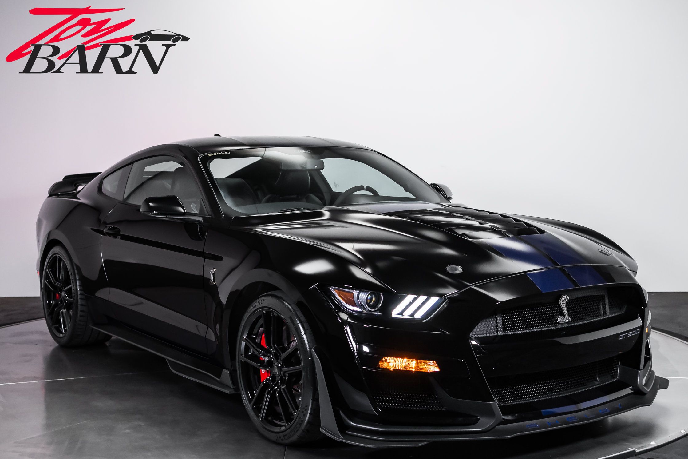 Used 2021 Ford Mustang Shelby GT500 w/ Technology Package RWD image 7