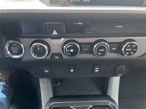 Used 2017 Toyota Tacoma TRD Sport image 15