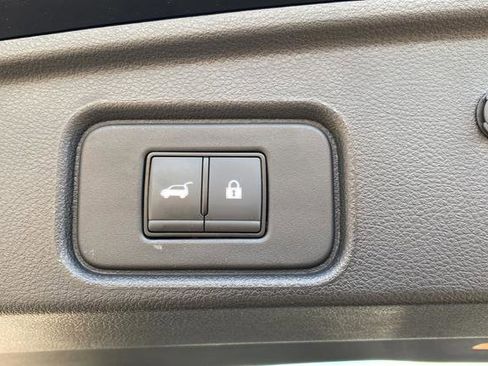 Used 2024 Nissan Pathfinder SL w/ SL Premium Package image 2