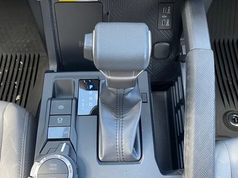 Used 2025 Toyota Tacoma SR5 AWD/4WD image 22