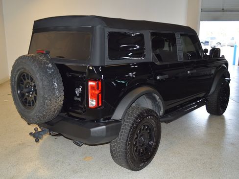Used 2023 Ford Bronco 4-Door AWD/4WD image 3
