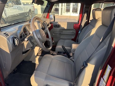 Used 2007 Jeep Wrangler Unlimited Sahara w/ Dual Top Group image 4