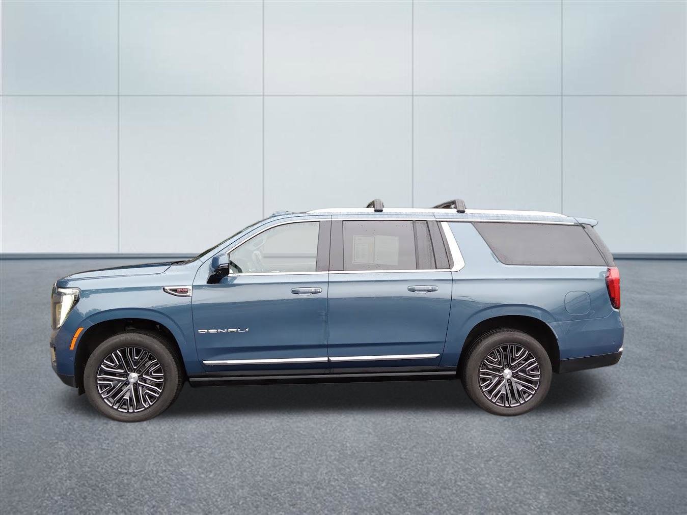 Used 2026 GMC Yukon XL Denali w/ Sun & Power Step Package AWD/4WD image 2