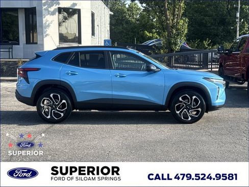 Used 2025 Chevrolet Trax RS w/ Driver Confidence Package FWD image 2