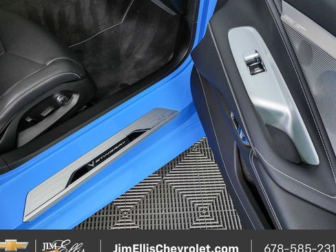 Used 2025 Chevrolet Corvette Stingray Preferred Cpe w/ 2LT RWD image 19