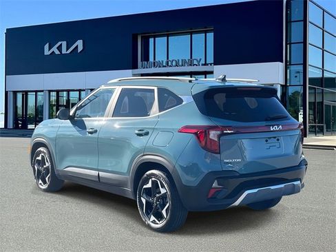 Used 2025 Kia Seltos EX image 4