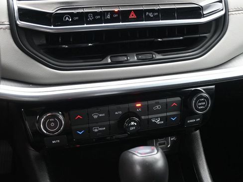 Used 2025 Jeep Compass Limited AWD/4WD image 18