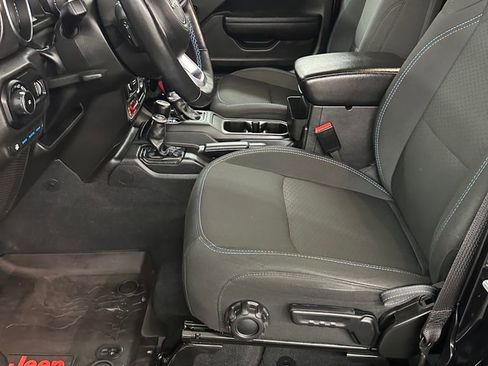 Used 2023 Jeep Wrangler Unlimited Rubicon 4xe w/ Cold Weather Group AWD/4WD image 13