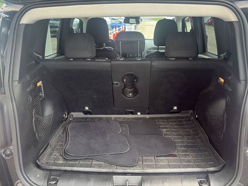 Used 2016 Jeep Renegade Latitude AWD/4WD image 19