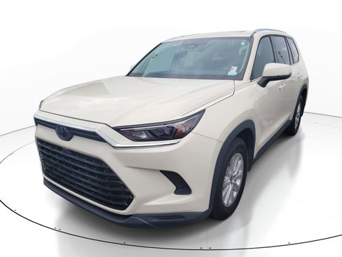 Used 2024 Toyota Grand Highlander FWD image 3