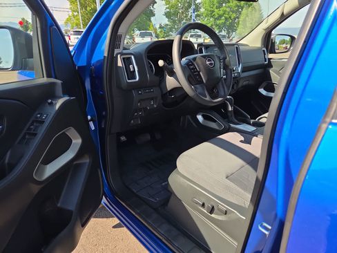 Used 2025 Nissan Frontier SV w/ SV Convenience Package AWD/4WD image 10