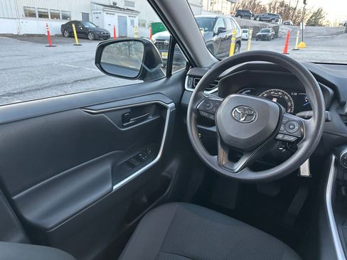 Used 2025 Toyota RAV4 LE image 33