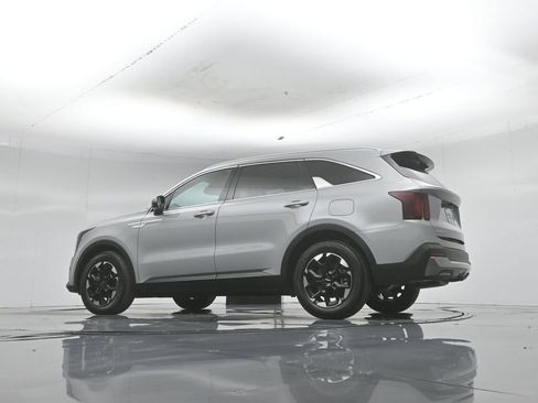 Used 2025 Kia Sorento S w/ Panoramic Sunroof Package FWD image 56