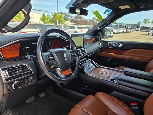 Used 2019 Lincoln Navigator Reserve AWD/4WD image 9