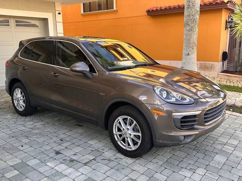 Used 2015 Porsche Cayenne Diesel AWD/4WD image 34