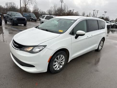 Used 2017 Chrysler Pacifica Touring w/ Tire & Wheel Group image 2