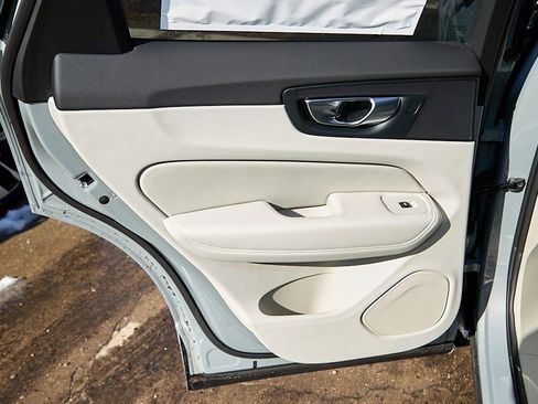 New 2026 Volvo XC60 T8 Ultra w/ Protection Package Premier image 17