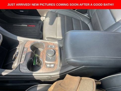 Used 2021 GMC Acadia Denali w/ Denali Ultimate Package AWD/4WD image 11