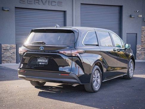 Used 2024 Toyota Sienna LE image 8