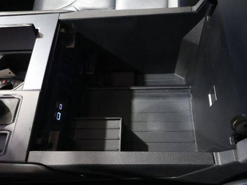 Used 2024 Toyota Tundra Platinum image 32