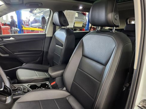 Certified 2021 Volkswagen Tiguan SE w/ Panoramic Sunroof Package image 8