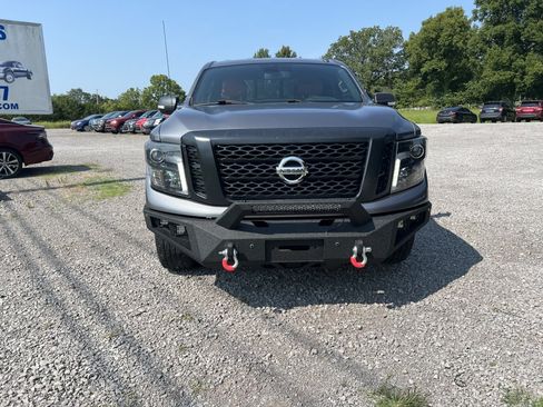 Used 2018 Nissan Titan SV w/ SV Convenience Package AWD/4WD image 9