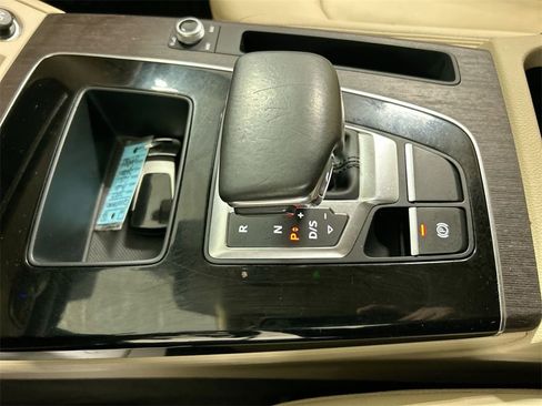 Used 2022 Audi Q5 2.0T Premium w/ Convenience Package image 17