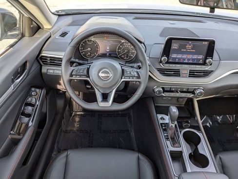 New 2025 Nissan Altima 2.5 SR image 15