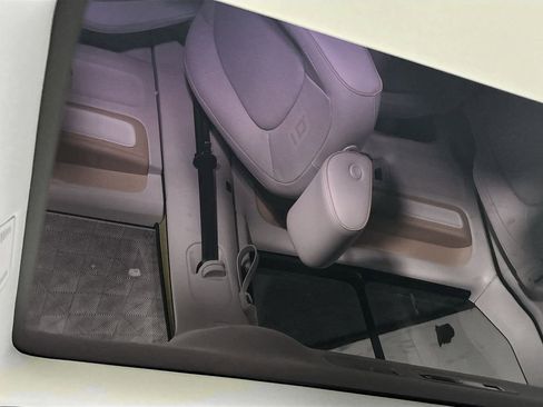 Certified 2025 Volkswagen ID. Buzz Pro S Plus RWD image 19