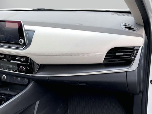 Used 2021 Nissan Rogue SV w/ Premium Package image 21