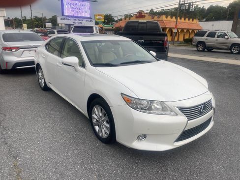 Used 2015 Lexus ES 300h image 3