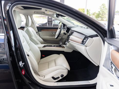 Used 2017 Volvo S90 T6 Inscription w/ Vision Package image 20